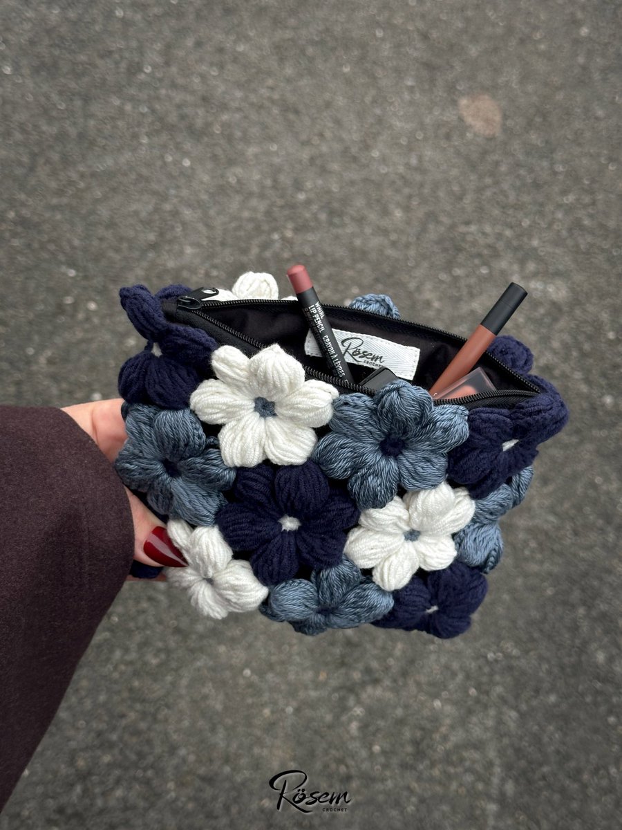 _barbie_irl's tweet photo. Je crois que ma cliente aime le bleu🫢 https://t.co/HJ8jEzEDYk
