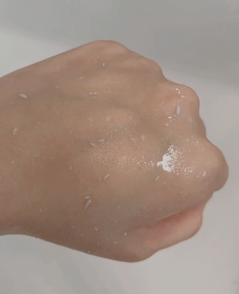 glowskinhacks's tweet photo. Pastu kan lepas gosok tu dia keluar macam habuk pemadam. Lepas bilas dengan air, fuh rasa licin muka expecially bahagian hidung.￼ https://t.co/9BJd1A1mTZ