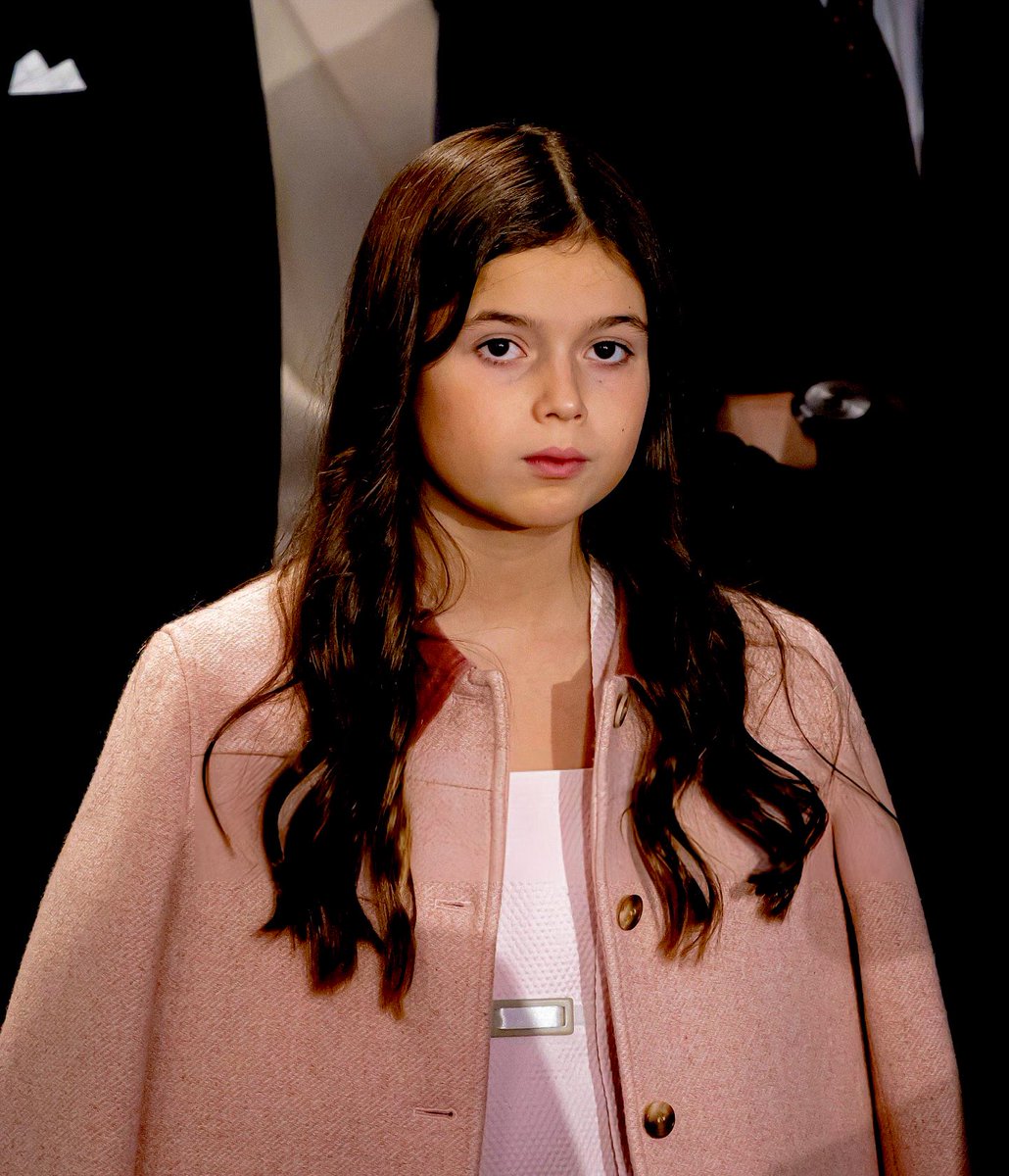 royalchildren_'s tweet photo. #GrandDuchessMariaTeresa #PrincessAmalia and #PrinceLiam attend Te Deum mass on the occasion the Abdication ceremony of Grand Duke Henri and the Accession to the throne of Grand Duke Guillaume V of Luxembourg, in Notre-Dame Cathedral in Luxembourg 👑🇱🇺-October 5th 2025. https://t.co/6ysf6wOmW0