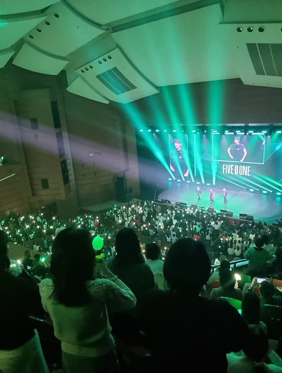 kyujongthecnt's tweet photo. 오사카 콘서트 2회, 마지막 날까지 모두 무사히 잘 마쳤습니다. 함께 무대를 만들어준 파이브오원 멤버들, 현중이형 영생이형 너무 고맙고♡ 보이지 않는 곳에서 끝까지 애써주신 모든 스탭분들, 그리고 그 자리를 가득 채워주고 마음으로 응원해준 일본 팬 여러분께 진심으로 감사드립니다 ^^
여러분 덕분에 오사카에서의 시간은 더 뜨겁고, 더 깊게 마음에 남았습니다. 다시 만날 날까지 오래 오래 잘 간직할게요. 정말 고맙습니다 💚

大阪コンサート2回、最終日まで すべて無事に終えました。 一緒に舞台を作ってくれたFIVE O ONEのメンバーたち、 ヒョンジュンさん、ヨンセンさん、本当にありがとう♡ 見えないところで最後まで頑張ってくださったすべてのスタッフの方々、 そしてその場を埋め尽くしてくれて、心で応援してくれた日本のファンの皆さん 心からありがとうございます。^^
皆さんのおかげで大阪での時間は もっと熱く、もっと深く心に残りました。 また会える日まで長く大切にします。 本当にありがとうございます。 💚

#김규종 
#KIMKYUJONG 
#theconnectumm 
#FIVEOONE