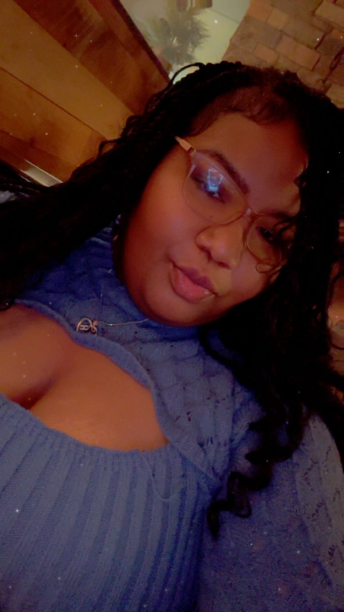 LovelyBooka's tweet photo. BITCHES NOT PRETTIER THAN ME YALL JUST BE SMALLER HELLLLLLOOOOO https://t.co/SC7tIi1Ujf