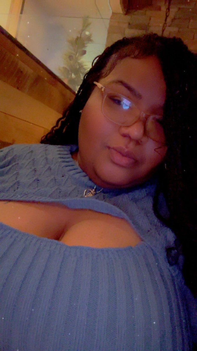 LovelyBooka's tweet photo. BITCHES NOT PRETTIER THAN ME YALL JUST BE SMALLER HELLLLLLOOOOO https://t.co/SC7tIi1Ujf