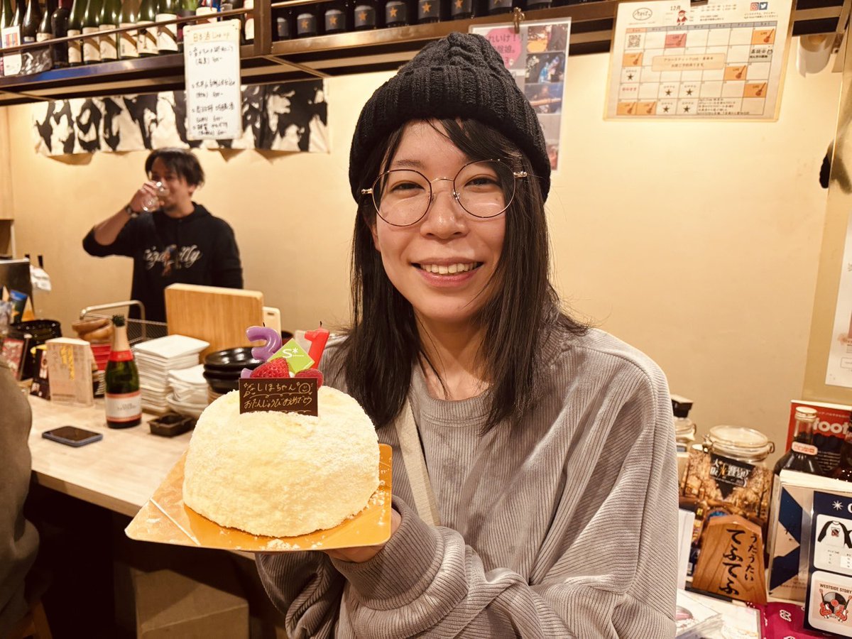 瓢箪山Agit 
アコバニラライブ始めでございました！

いつも気にかけてくれる優しい真規さん
お誕生日おめでとうございます🎊
お祝いの日に呼んでいただき嬉しいです！

サプライズで私までお祝いしてもらって
びっくり嬉しすぎました😭
ステージ上で難易度強の目標も決まったし
がんばるか(仮)笑