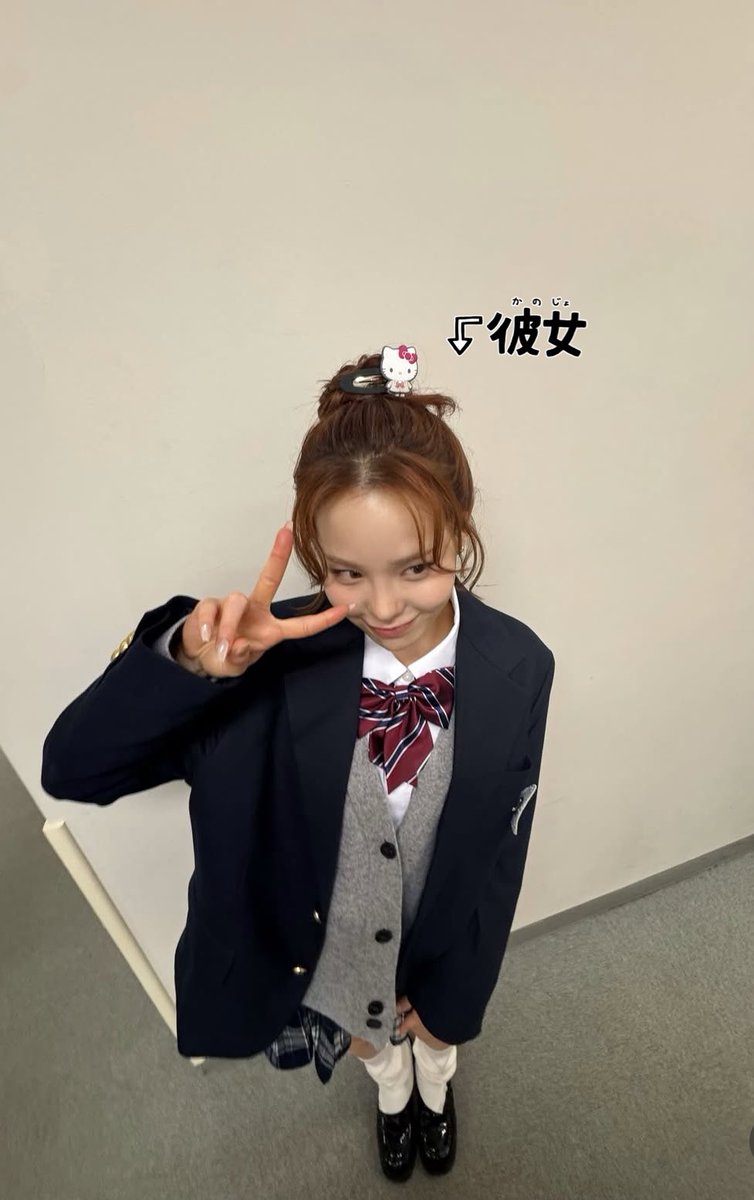 mko_023's tweet photo. マコちゃんカラーのニットとWinter tripのリボンで組んだ制服風コーデ🧡🎀.⋆
ブース入った時にマコちゃんの第一声、可愛いって褒めてくれて嬉しかった.ᐟ.ᐟ(⸝⸝o̴̶̷᷄ ·̭ o̴̶̷̥᷅⸝⸝)
マコちゃんと制服お揃いでツーショット撮れたの幸せだった🥹🥹

#NiziU #MAKO #MAKO_bubble #NiziU_2shot https://t.co/R9APgjCCfp