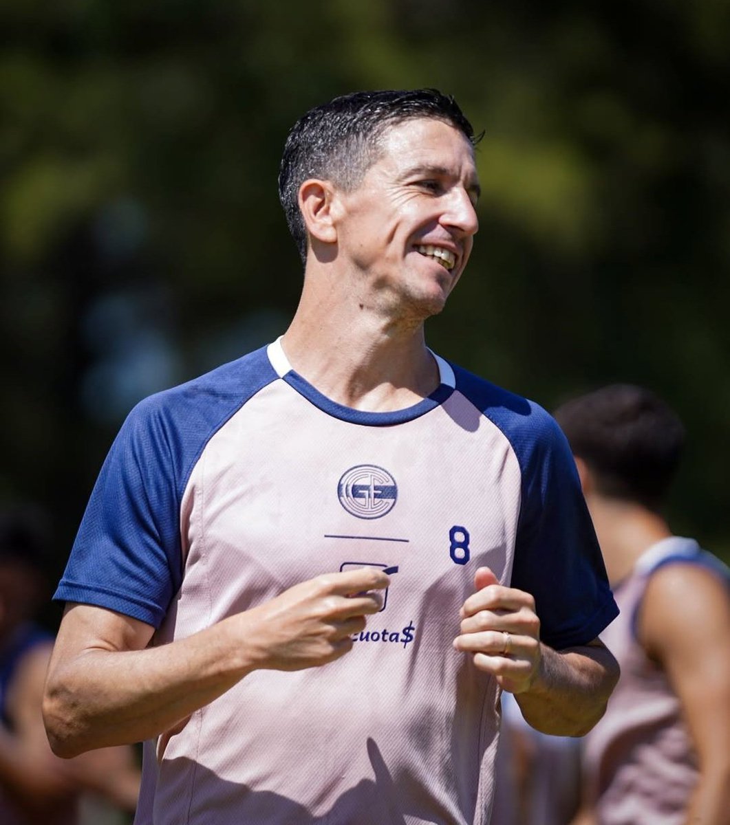 Kevintnievas's tweet photo. #CGE #GELP | Saludamos a Ignacio Fernández en el día de su cumpleaños.
36 años para el oriundo de #Dudignac Pueblo c/ 115 años de antigüedad qué brindó las características de este jugador sensacional. Nachomen volvió por amor a @gimnasiaoficial y los hinchas se lo agradecemos. https://t.co/CfOiz1tiVk