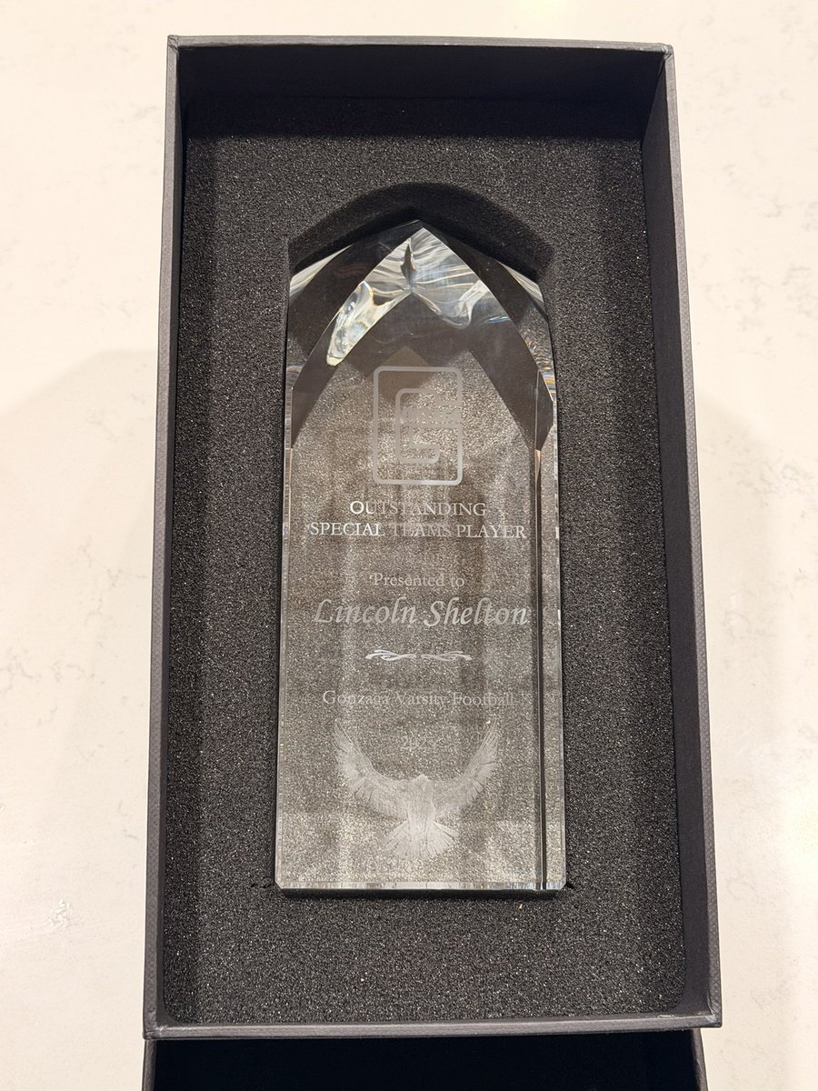 _lincolnshelton's tweet photo. Blessed to have been voted Team Captain &amp; Special Teams POY by my teammates! https://t.co/e7rRbftxw2