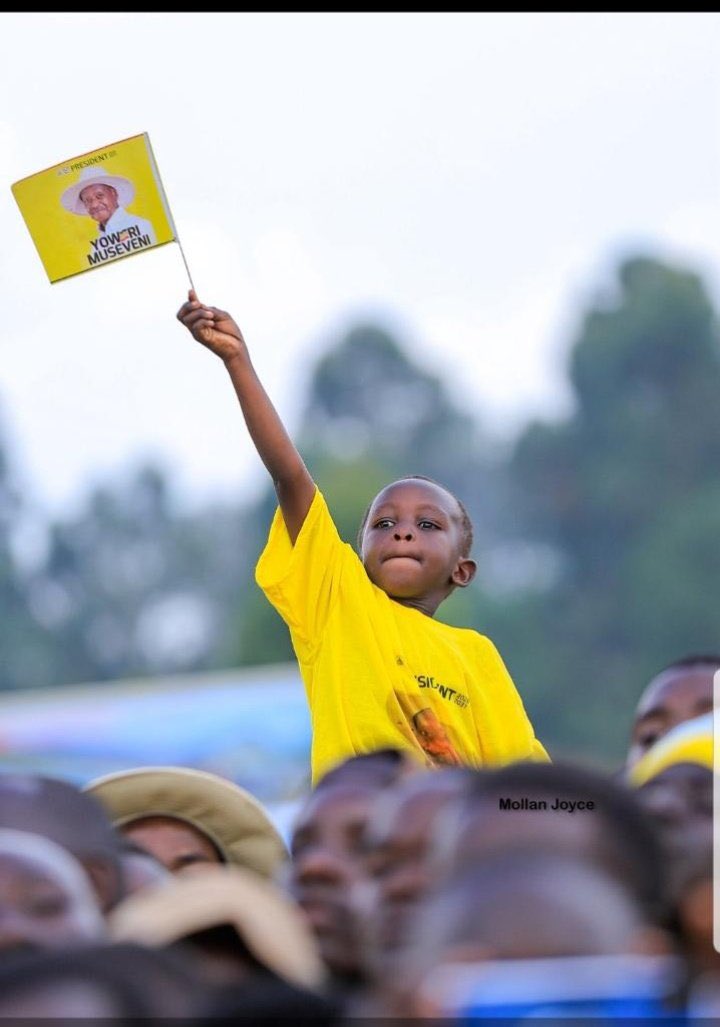 Nimusiima0's tweet photo. This pic speaks volume 🔥🇺🇬🇺🇬

#VotetoProtecttheGains https://t.co/W00zOoUpTv