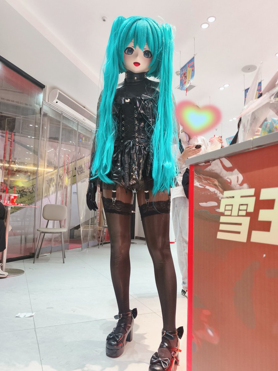 kig_tianyi's tweet image. 突然营业一下，吓吓你们(☉д⊙)
依旧是乳胶娃娃外出
👔：@liyaroom