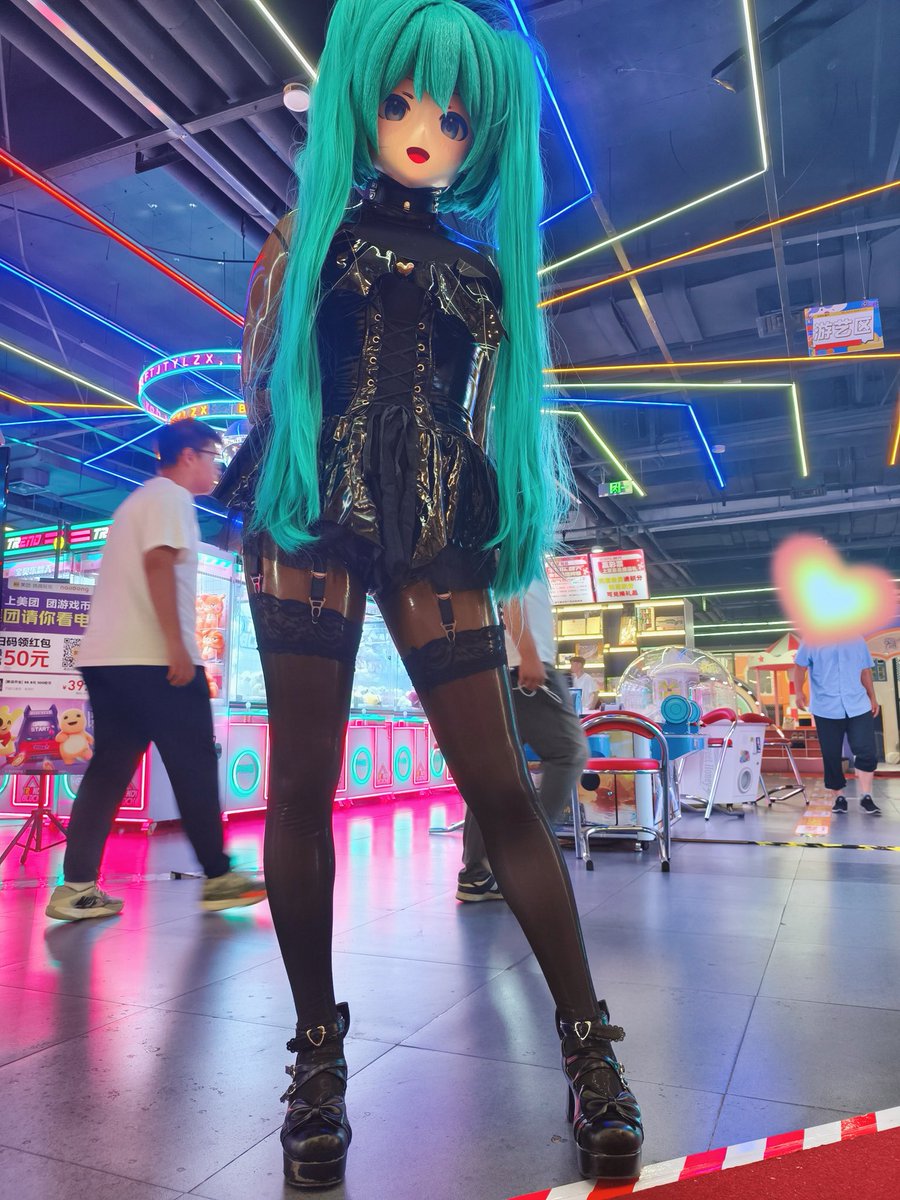 kig_tianyi's tweet image. 突然营业一下，吓吓你们(☉д⊙)
依旧是乳胶娃娃外出
👔：@liyaroom