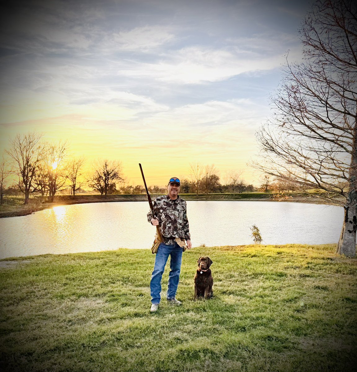 atxrob12's tweet photo. Good night for some bird hunting and steaks with friends! Honey’s first goose!!  ❤️Bird 🐕. https://t.co/bbQaD3mpgp