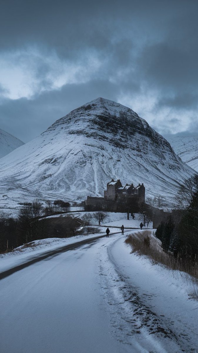 MozartCultures's tweet photo. winter in scotland https://t.co/AqxGKQE0ny