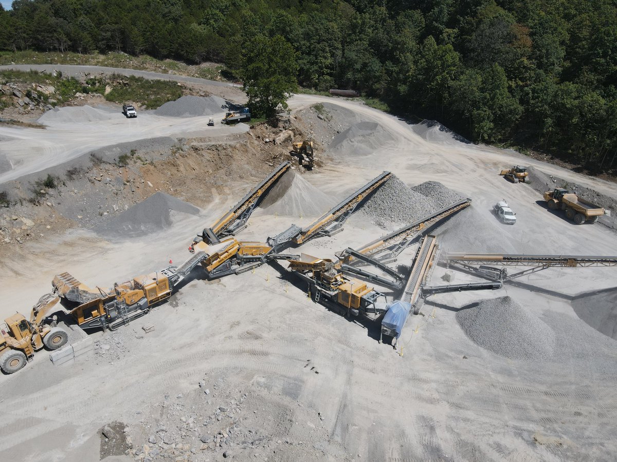 IROCKcrushers's tweet photo. A crushing spread that’s easy to operate. Contact IROCK today! https://t.co/nECNbM2GYh