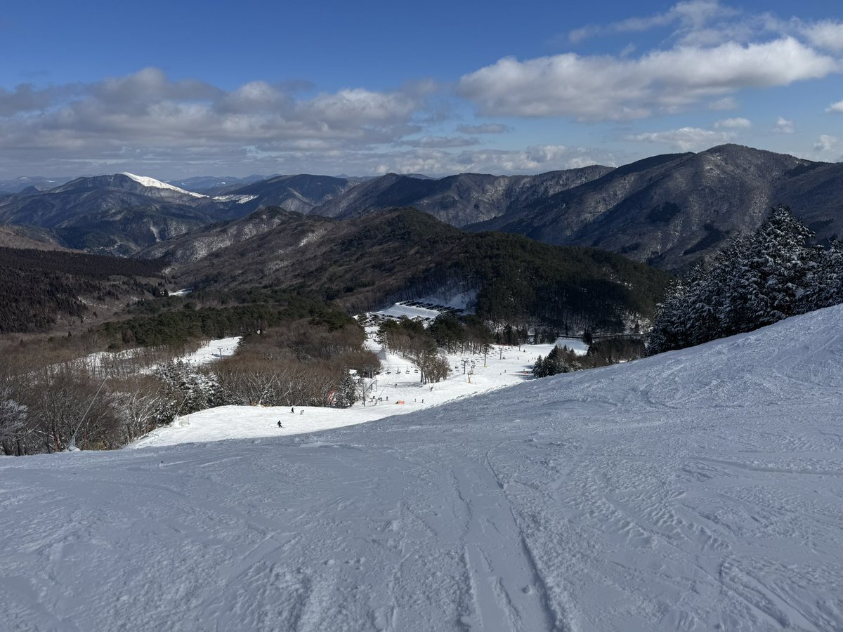 ACU30W1764's tweet photo. 広島恐羅漢🏂

めっちゃ自然雪で滑りやすかった☃️
筋肉痛で動けぬ…
次は再来週(*￣∀￣) https://t.co/1cN0yERfjW