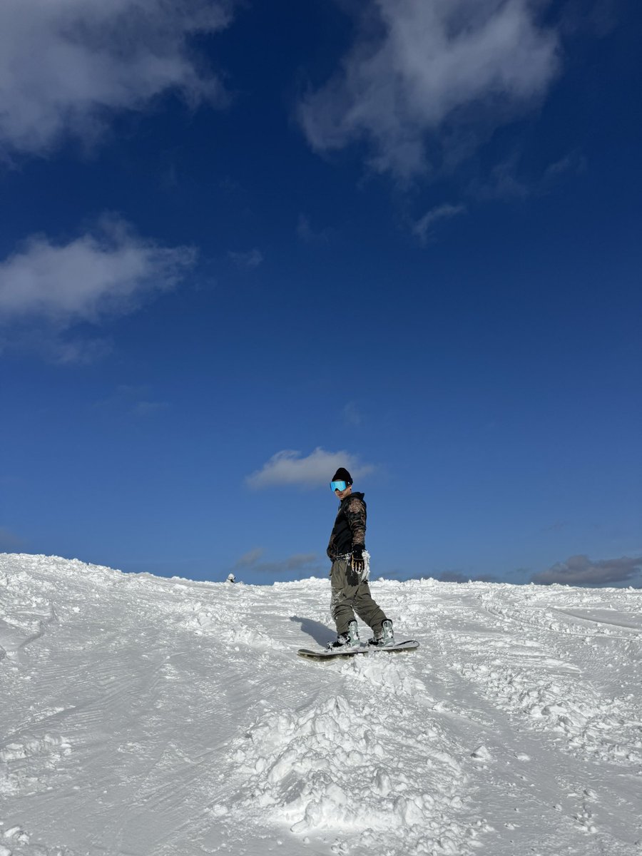 ACU30W1764's tweet photo. 広島恐羅漢🏂

めっちゃ自然雪で滑りやすかった☃️
筋肉痛で動けぬ…
次は再来週(*￣∀￣) https://t.co/1cN0yERfjW