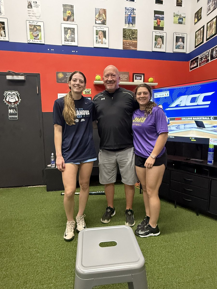 hittingcoachJ's tweet photo. Had a blast with these studs.. great work, ladies.🥎🧰
@LiseyStJean88 JMU
@lillystjean38 Villanova
@BoxbergerCarmen Marshall
@SamJolly2026 SHU
@SmithHayden2030 2030
@opignatello2025 HC
@addy_cagle8 2027
@jordanlauren077 Memphis
@AddySeman 2028 https://t.co/NmdQ9sTW4u