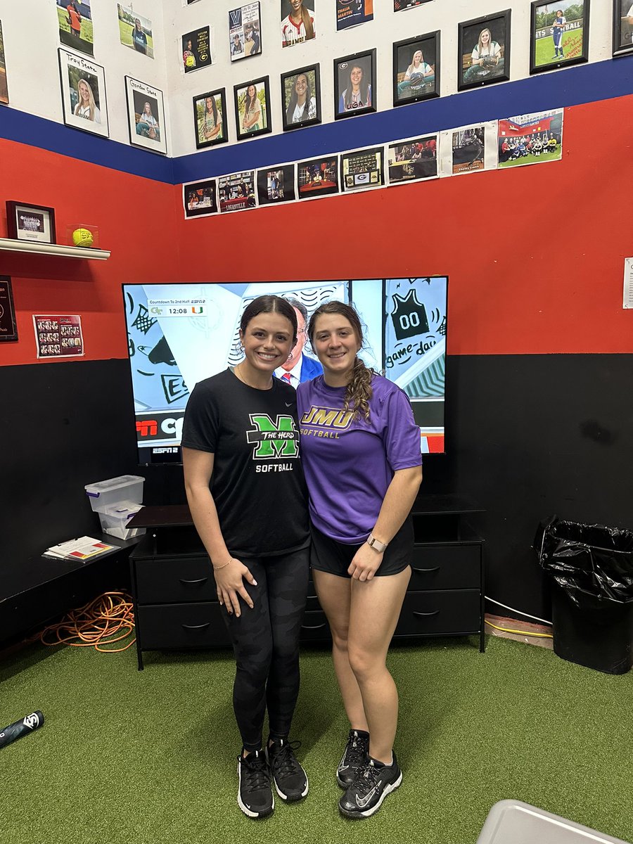 hittingcoachJ's tweet photo. Had a blast with these studs.. great work, ladies.🥎🧰
@LiseyStJean88 JMU
@lillystjean38 Villanova
@BoxbergerCarmen Marshall
@SamJolly2026 SHU
@SmithHayden2030 2030
@opignatello2025 HC
@addy_cagle8 2027
@jordanlauren077 Memphis
@AddySeman 2028 https://t.co/NmdQ9sTW4u