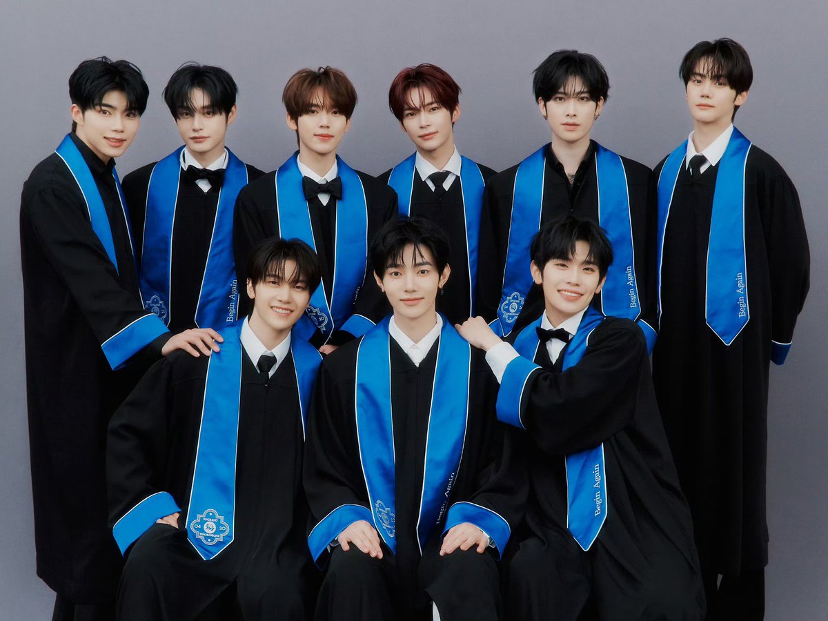 haobinsplanet's tweet photo. A GRADUATION CONCEPT ARE YOU KIDDING ME 😭😭😭😭 https://t.co/NgNgCwgC1I