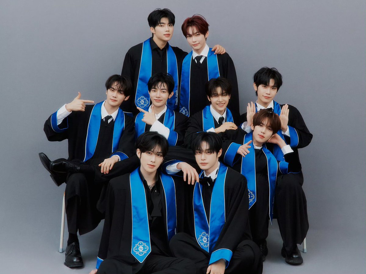 haobinsplanet's tweet photo. A GRADUATION CONCEPT ARE YOU KIDDING ME 😭😭😭😭 https://t.co/NgNgCwgC1I