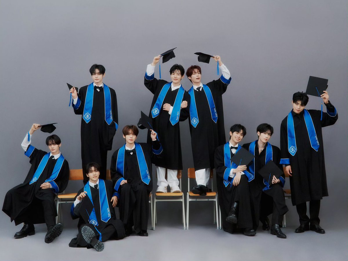 haobinsplanet's tweet photo. A GRADUATION CONCEPT ARE YOU KIDDING ME 😭😭😭😭 https://t.co/NgNgCwgC1I