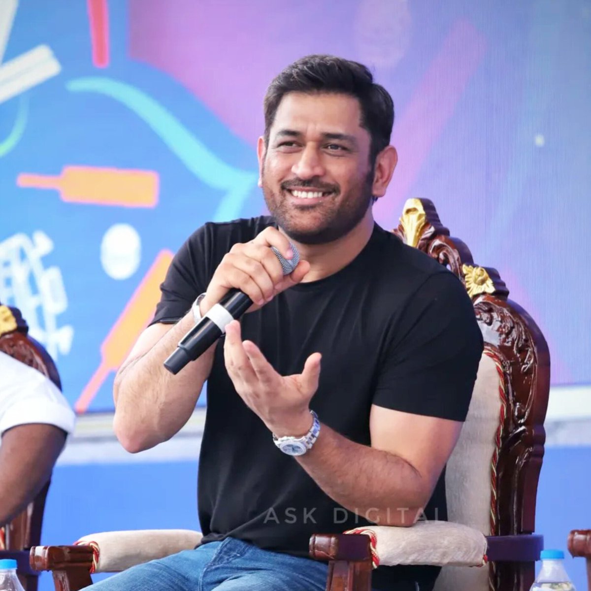 Mahi_Patel_07's tweet photo. 🚨 MS Dhoni on Why He Bats Later in IPL 🚨

MS Dhoni said:

"Right now, I’m the dessert, while others are the starter and the main course. My role is to come in later and finish strong. If you make the dessert your main course, you might get diabetes! Cricket, like a meal, needs timing, play your part at the right moment, and the result will be sweet."

— MS Dhoni at an event.