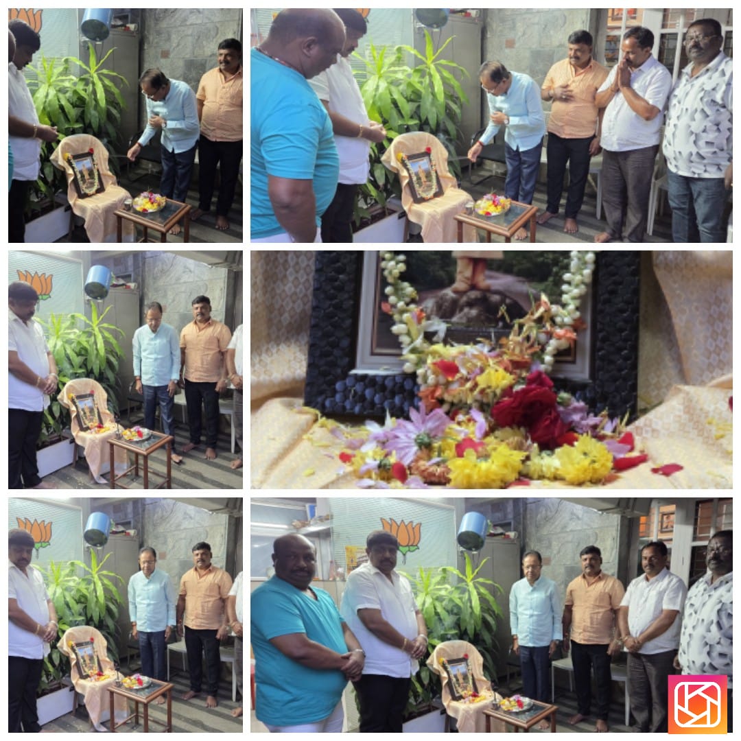 ShanthaOf's tweet photo. ಶಾಸಕರಾದ ಸನ್ಮಾನ್ಯ ಶ್ರೀ ಎಂ. ಕೃಷ್ಣಪ್ಪ ರವರ ನೇತೃತ್ವದಲ್ಲಿ ಜಿಲ್ಲಾ ಪಂಚಾಯತ್ ಸದಸ್ಯರಾದ ಶ್ರೀ ವಿ. ಬಾಬು ರವರು, ಶ್ರೀ ಹನುಮಂತ್ ಅಣ್ಣ ರವರು ಬಿಜೆಪಿ ಮುಖಂಡರೂಗಳ ಉಪಸ್ಥಿತಿಯಲ್ಲಿ ಶಾಸಕರ ಗೃಹ ಕಚೇರಿಯಲ್ಲಿ ಸ್ವಾಮಿ ವಿವೇಕಾನಂದ ಜನ್ಮ ಜಯಂತಿಯ ದಿನವನ್ನು ರಾಷ್ಟ್ರೀಯಯುವಕರ ದಿನಾಚರಣೆ ದಿನದಂದು ಸರಳವಾಗಿ ಭಾವಚಿತ್ರಕ್ಕೆ ಪುಷ್ಪರ್ಚನೆ ಮಾಡಿದರು https://t.co/qkgONyV0JW