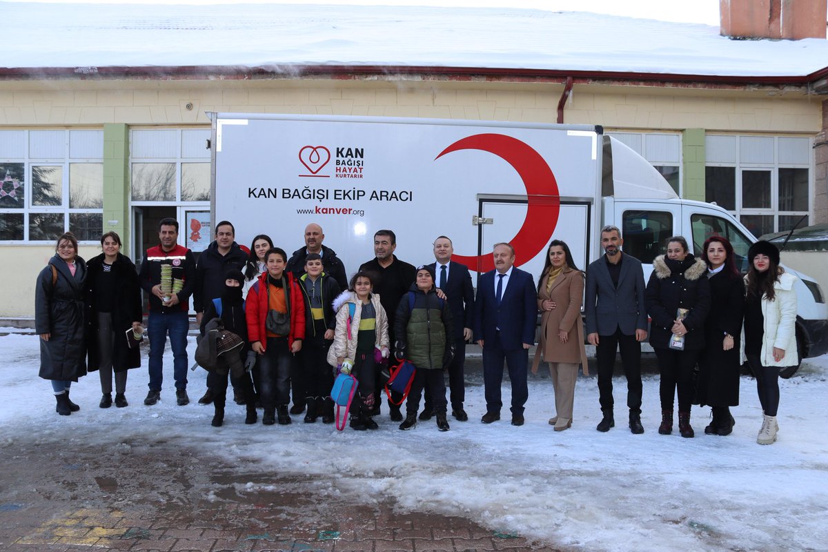 bunyanilcemem's tweet photo. İlçe Milli Eğitim Müdürümüz ve Kızılay İşbirliği ile ilçemizdeki okullarda kan bağışı kampanyası düzenlendi. Kampanyamıza destek veren ilçe kaymakamımız Sayın Yücel Erdem'e,  Bünyan Belediye Başkanımız Selahattin Metin'e ve kan bağışı yapan vatandaşlarımıza teşekkür ederiz https://t.co/XxAScrHLM7