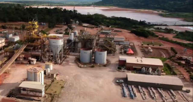 capitalizo's tweet photo. 📰 A Aura Minerals (#AURA33, #AUGO) divulgou a prévia de produção do quarto trimestre de 2025, com produção total de 82.067 onças equivalentes de ouro (GEO) a preços correntes, o maior volume da história da companhia.
O resultado representa alta de +11% em relação ao 3T25 e de 23% na comparação com o 4T24. No acumulado de 2025, a produção totalizou 280.414 GEO a preços correntes, avanço de 5% em relação a 2024.
Considerando os preços de referência do guidance, a produção anual atingiu 285.380 GEO (sem a MSG), encerrando o ano no intervalo superior do guidance de produção da companhia para 2025.
Quer ficar por dentro de todas as notícias do mercado?
🔗 Acesse: https://t.co/jjIvgijr5d