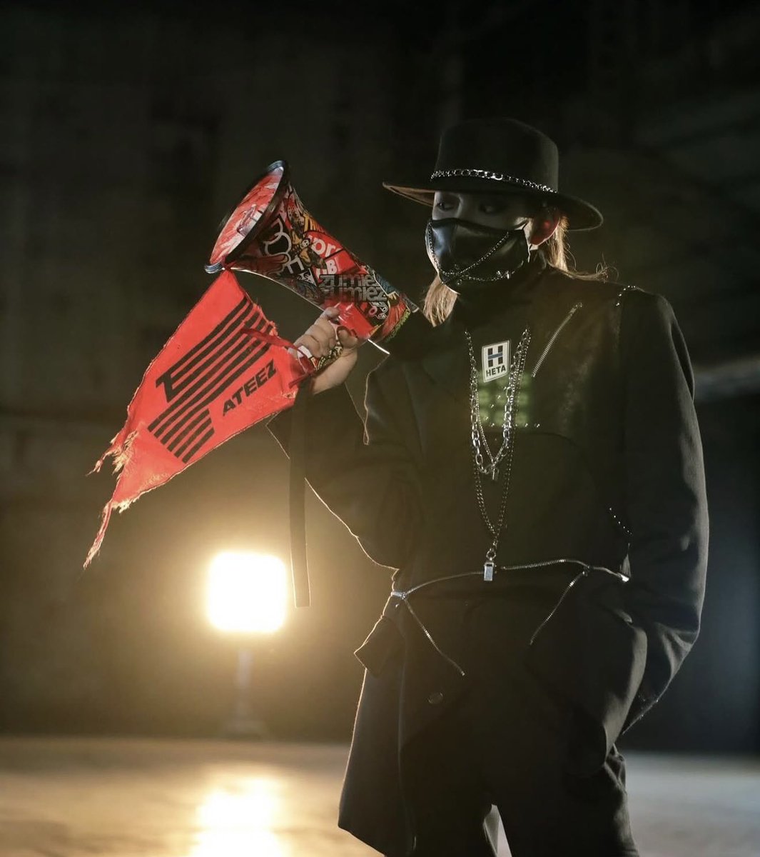 But even more so with the comeback announcement and the nods towards halateez… what if THIS is the HJ getting back…