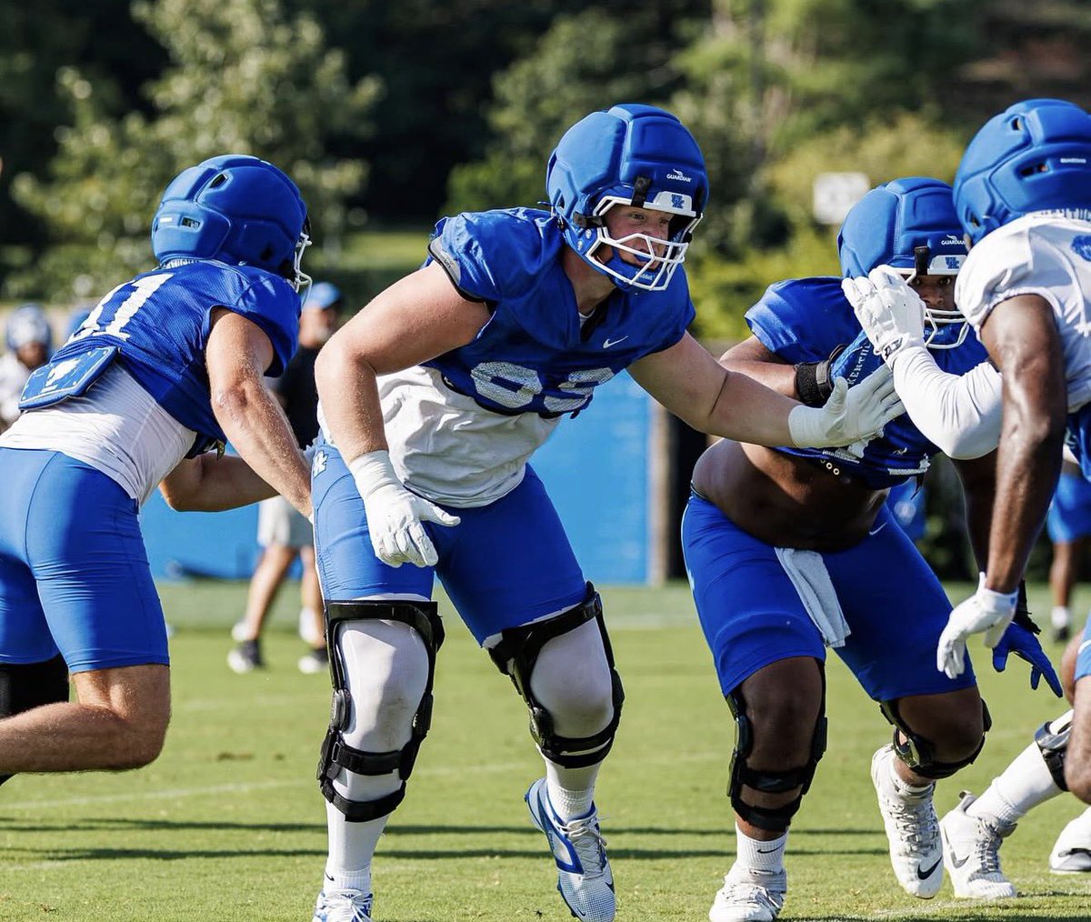 znagy20's tweet image. BREAKING: #LSU has landed a commitment from Kentucky offensive lineman Darrin Strey.

The 6’7, 322-pounder follows Eric Wolford from Lexington and will have four seasons of eligibility remaining.

Strey checked in as a Top-50 OT in the 2025 Recruiting Cycle.

Big addition.