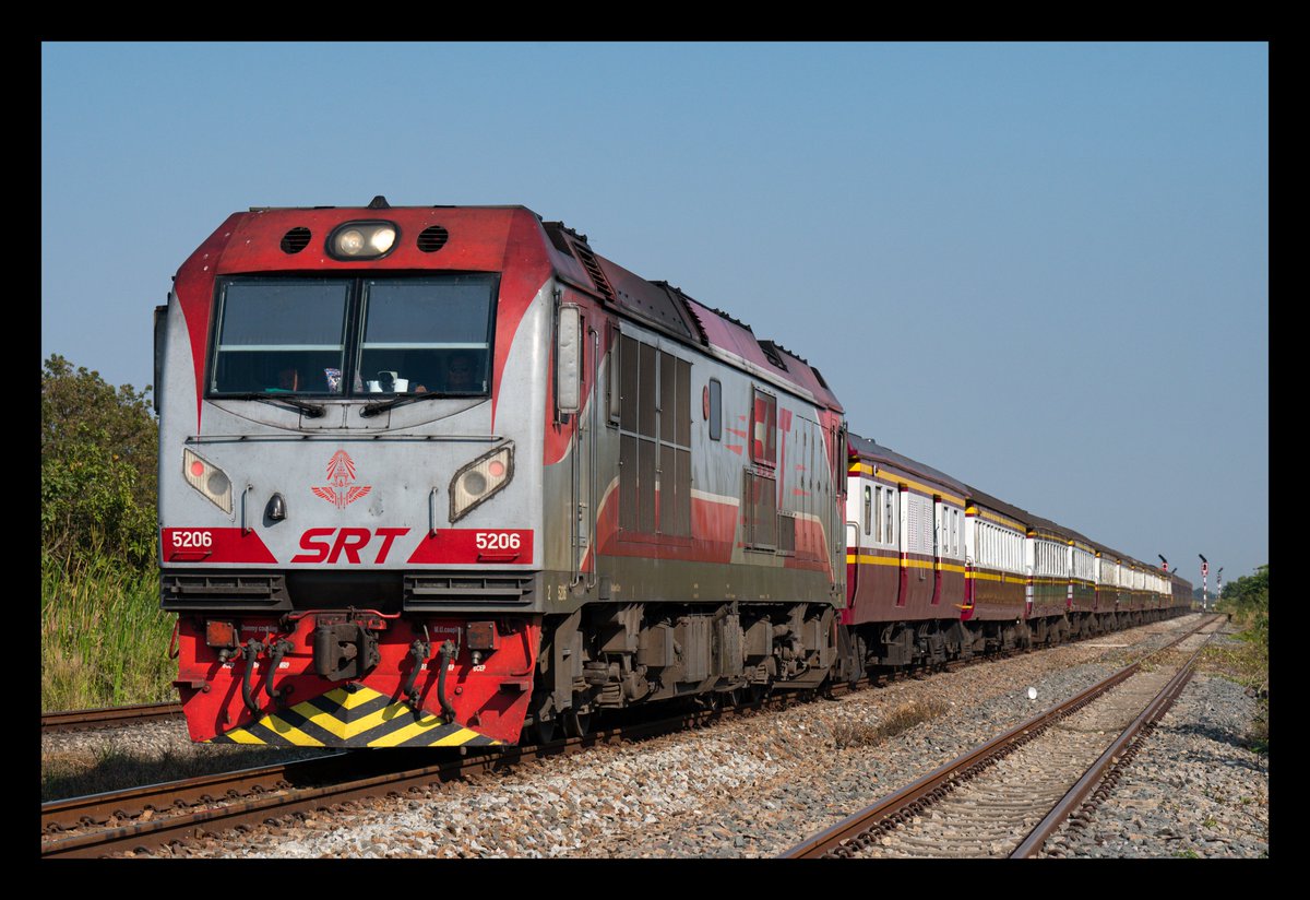 1/10 タイ国鉄 南線171レ Krung Thep Aphiwat→Sungai Kolok QSY5206＋BTC等  大半が非冷房3等の編成にも関わらず、所要時間17時間を誇るタイ国鉄屈指の極限修行列車。それでもハイシーズン増結される程の需要がある。