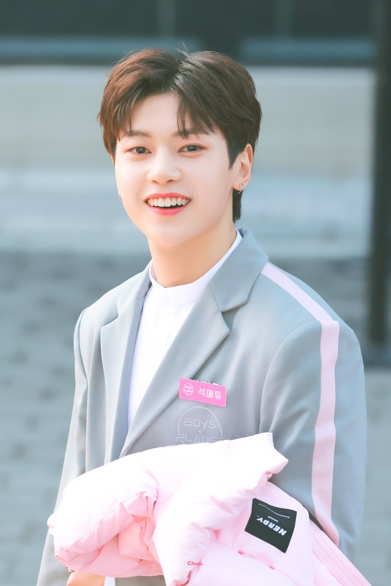 forseokmae's tweet photo. just how fast the night changes when he started off with wearing a school uniform and now he's graduating 🥹 https://t.co/NgR5Y5nsir