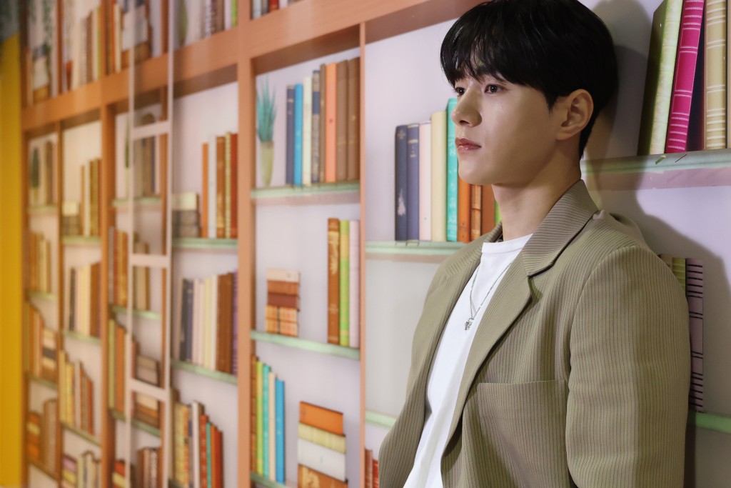 [PIC] 260112 INFINITE L (Myungsoo) "Singtao Headline" Interview 

📰 bit.ly/4aUC7Fl
📌 Interview conducted when he was in Hong Kong in November 2025

#인피니트 #엘 #명수 #김명수