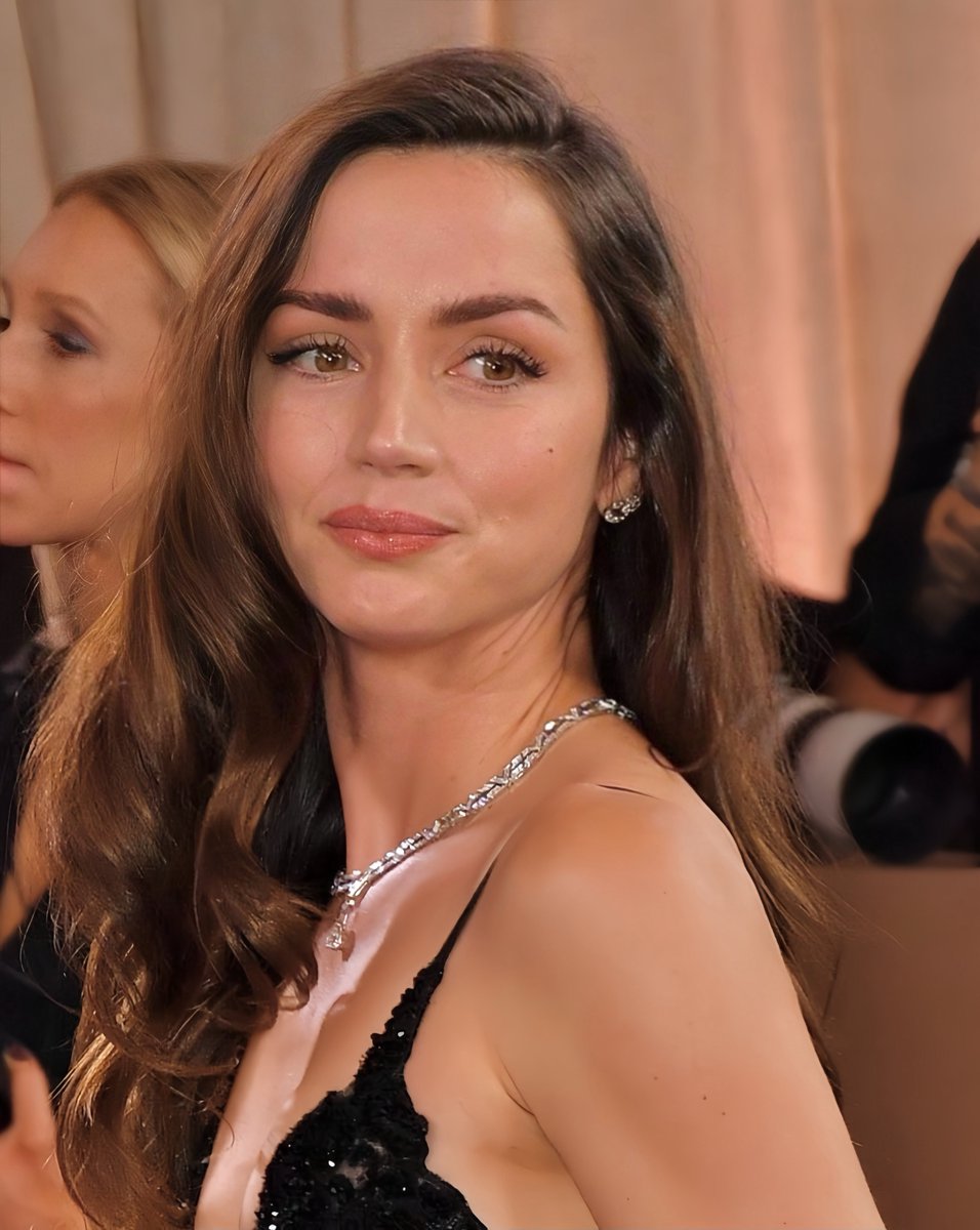 she looks SO good #goldenglobes