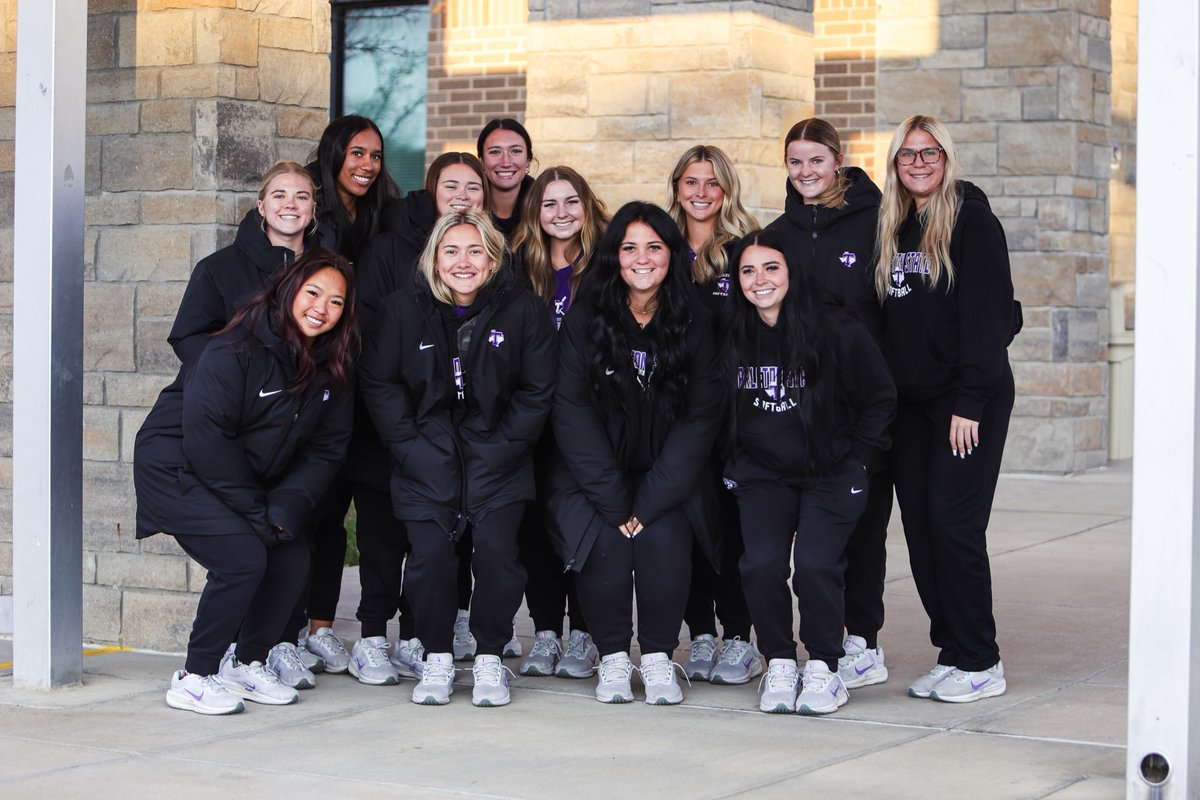 TarletonSB's tweet photo. We had a blast welcoming the kids back to school this morning!

#TexanSoftball https://t.co/NlV8Dbw0He