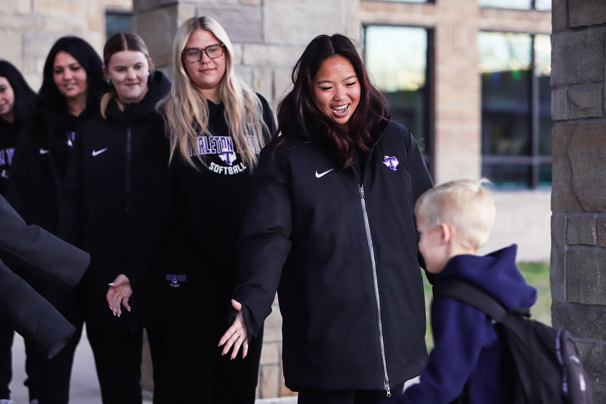 TarletonSB's tweet photo. We had a blast welcoming the kids back to school this morning!

#TexanSoftball https://t.co/NlV8Dbw0He