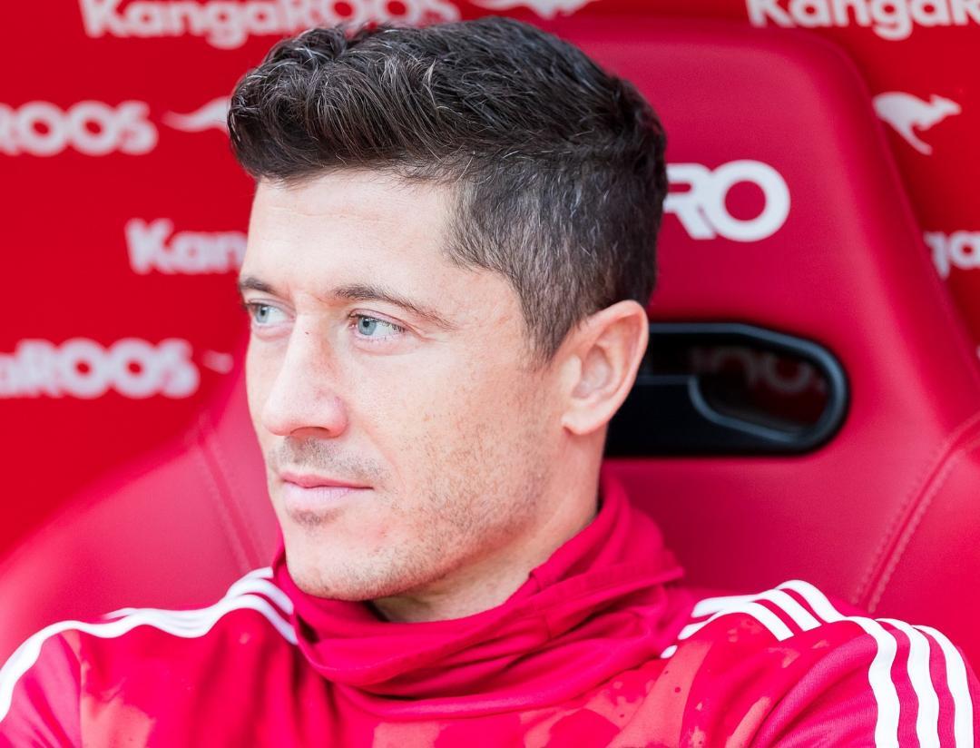 statsglobe's tweet image. 🇵🇱 Most Famous Polish People

1. 🇵🇱 Marie Curie — Physicist &amp;amp; Chemist
2. 🇵🇱 Robert Lewandowski — Footballer
3. 🇵🇱 Frédéric Chopin — Composer
4. 🇵🇱 Nicolaus Copernicus — Astronomer
5. 🇵🇱 Joseph Conrad — Writer
6. 🇵🇱 Joanna Jędrzejczyk — MMA Fighter
7. 🇵🇱 Mariusz Pudzianowski —…