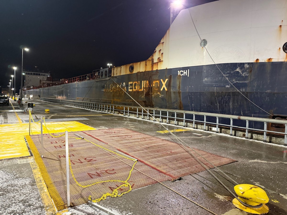 SeawayUSDOT's tweet photo. 📢 Carrying a load of iron ore, the 740 ft. ALGOMA EQUINOX was the final upbound vessel to transit the U.S. Locks for the 2025 shipping season, marking the closure of the Montreal-Lake Ontario (MLO) section of the binational #StLawrenceSeaway.🚢 

#USSeawayLocks https://t.co/A3wYSVT7zP