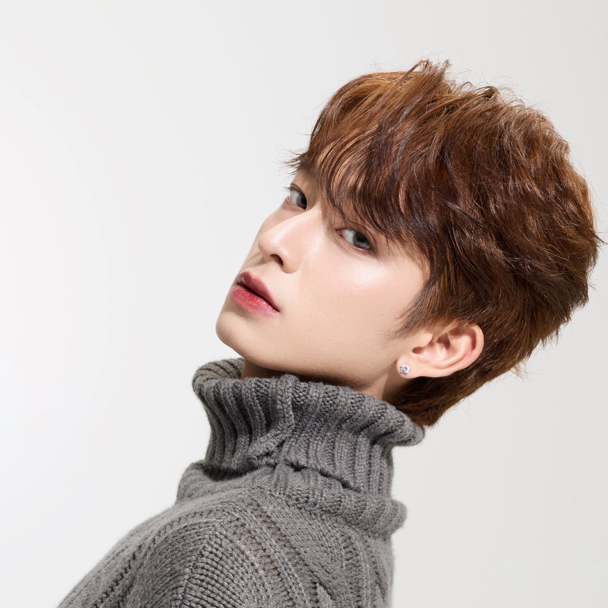 ชิม่อน 2026 งานนี้พี่ไม่ได้มาเล่นๆ  พร้อม Caption.  " 2026 . . I'm ready 🫡 "

แฟนๆต่างพากัน comment ทั้งตื่นเต้น ดีใจ และให้กำลังใจรอติดตามชมผลงานต่างๆของหนุ่มชิม่อนภายในปีนี้ที่จะเกิดขึ้น 

#ชิม่อนไงจะใครล่ะ #ชิม่อนวชิรวิชญ์ #ChimonWachirawit
Cr. Chimonac