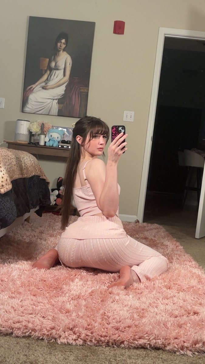 TS Lana 🎀 tweet media