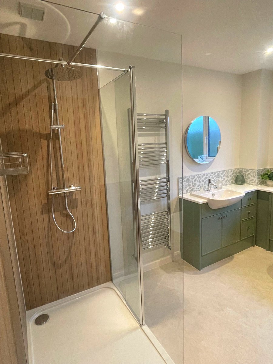 A gorgeous new bathroom for our happy customer in Ampthill 🥰
👨‍🔧 Installed by TT Property Services #bathroom #renovation #homeimprovement #ampthill #bedfordshire