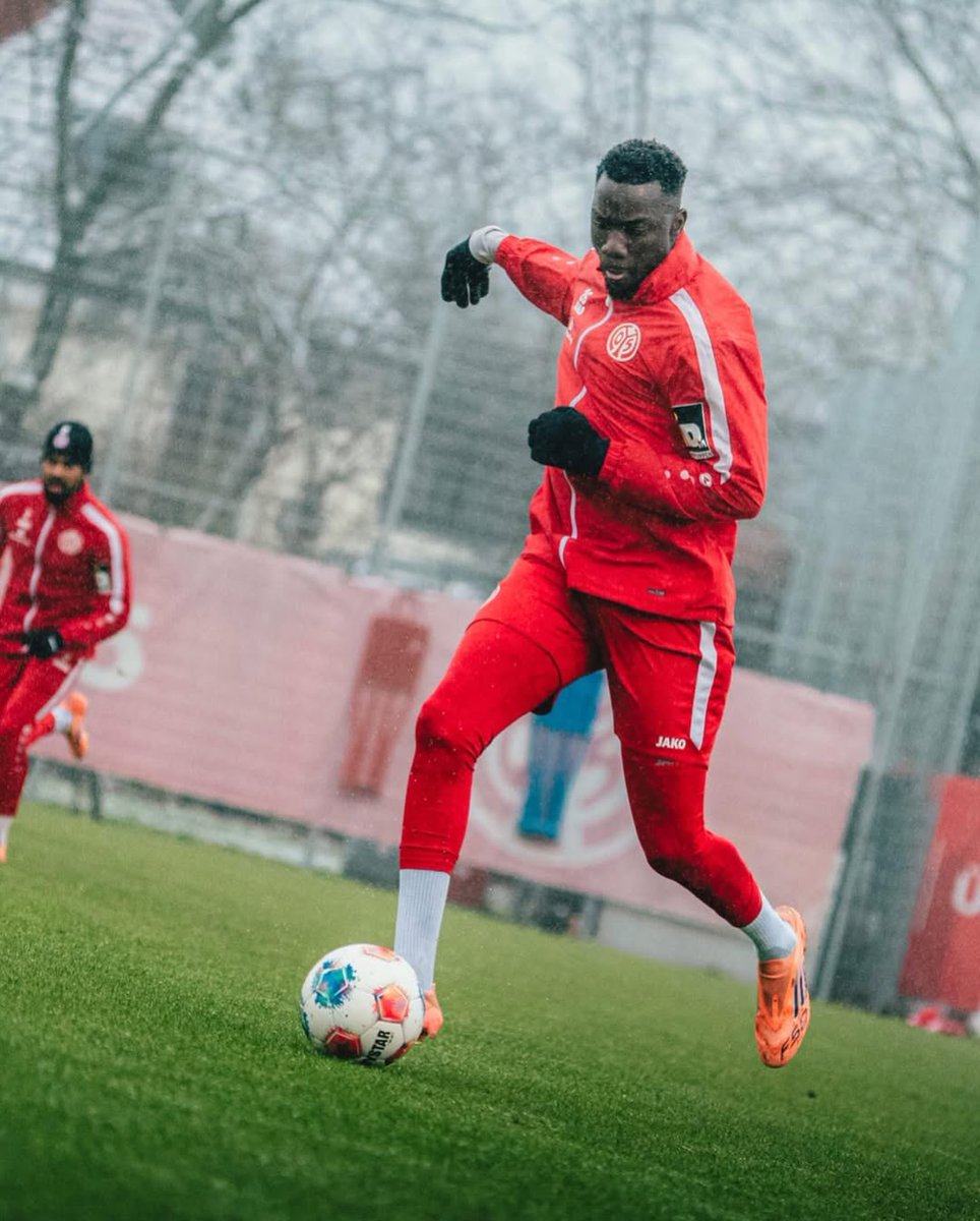 RDCAfrikFoot's tweet photo. #TopInfo #ArretSurImage

📷 Retour aux affaires pour Silas Katompa qui a débuté les entraînements avec Mayence. 

#RAF https://t.co/AK0sgRmqU4