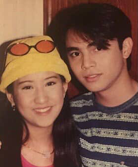 Sensya na ngaun lang nagkasignal. Sila ba yung ex-ex lovers labtim? 

Mag-ex na hindi naman nagbreak??? 
#JoLee