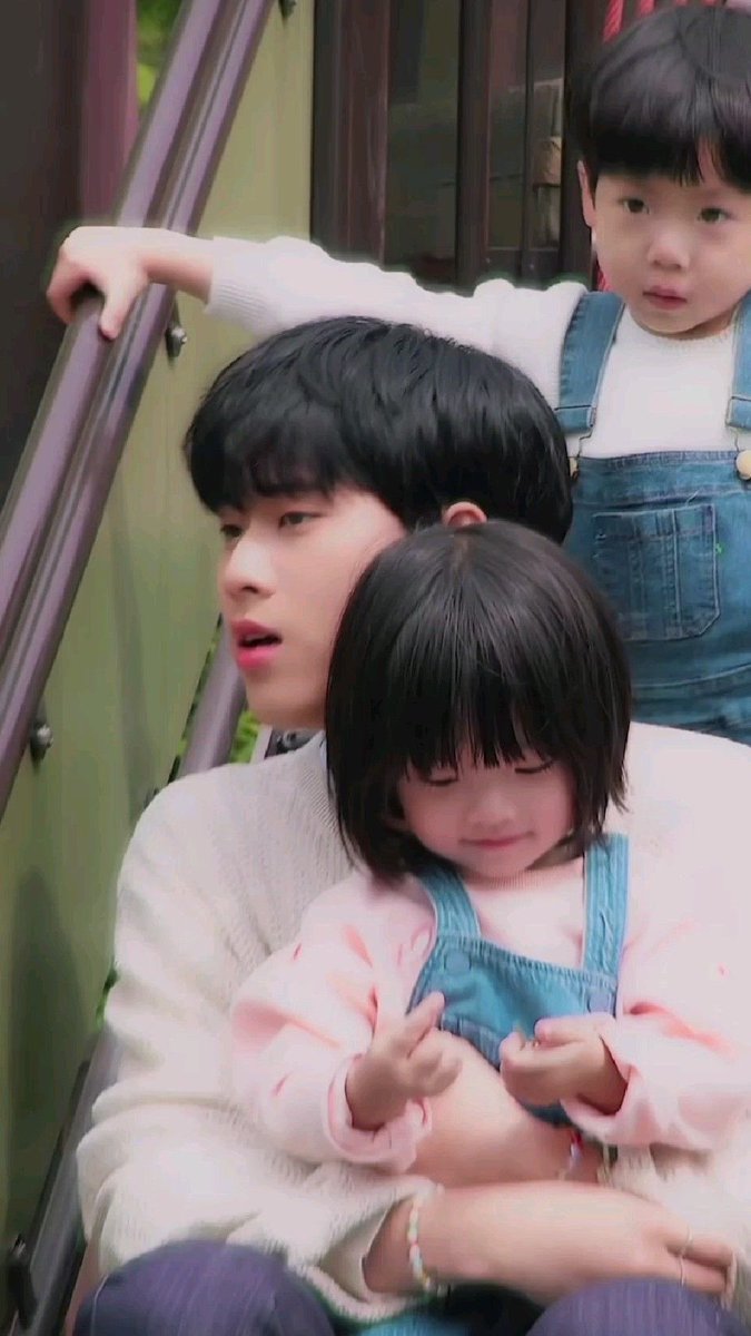 Limoo0b's tweet photo. @mujinloverr ㅇㅈ 이런사진들보면
여쿨라같기도하고...
그냥 쿨톤무진 아랑함 https://t.co/HbOBDFQvYH