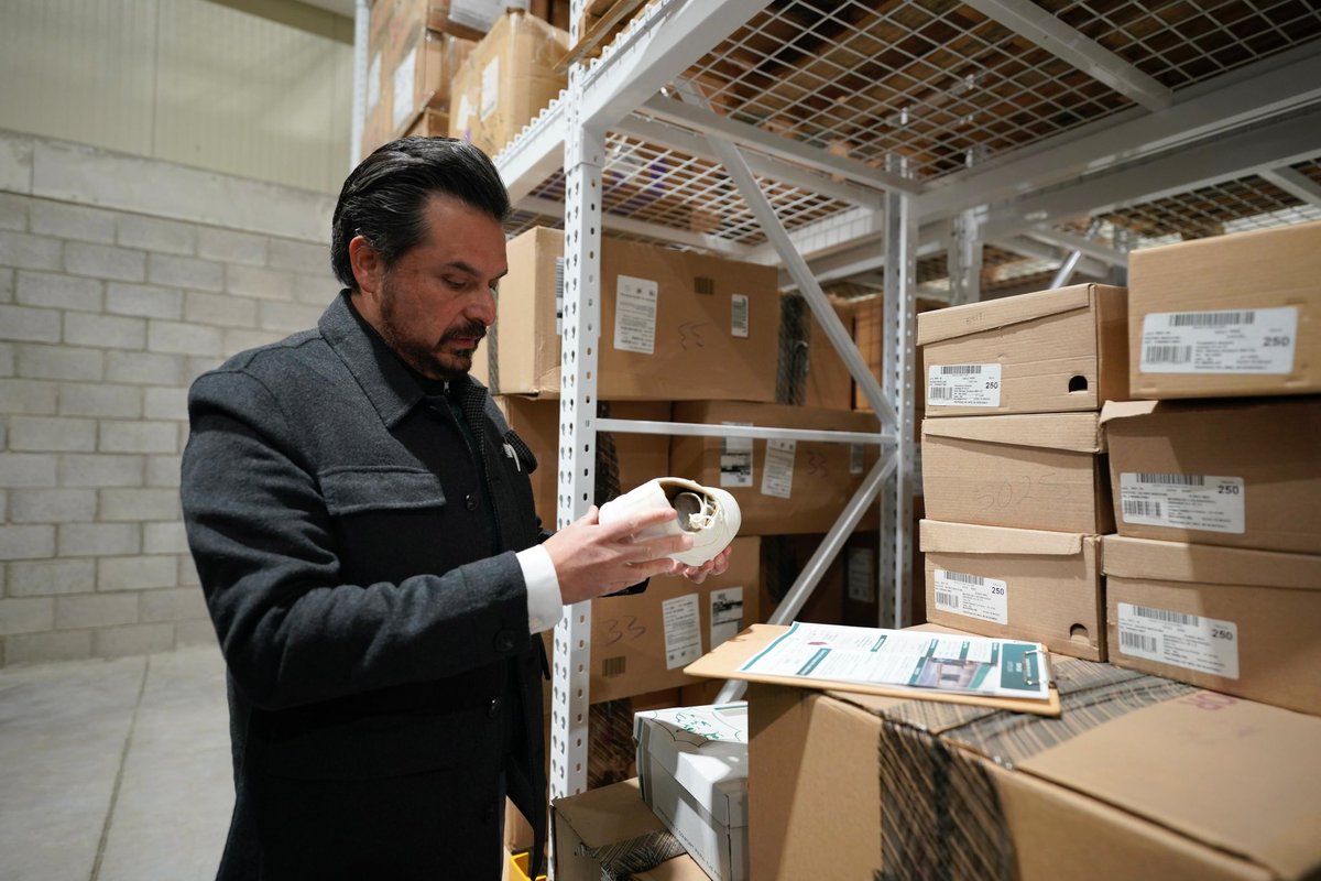 zoerobledo's tweet photo. 🏗️📦 Reinauguramos el Almacén Delegacional de Vallejo, en la Ciudad de México, un espacio clave para la logística y el abasto de @Tu_IMSS. Hoy inició operaciones con el ingreso de insumos y medicamentos, fortaleciendo la cadena de suministro.

🚚 Todos los días, desde aquí se movilizan más de 25 toneladas de insumos para abastecer hospitales y unidades médicas de la CDMX Sur, garantizando oportunidad, seguridad y continuidad en la atención.

Seguimos reconstruyendo y modernizando la infraestructura que hace posible cuidar la salud de millones de mexicanas y mexicanos. 💚🏥
