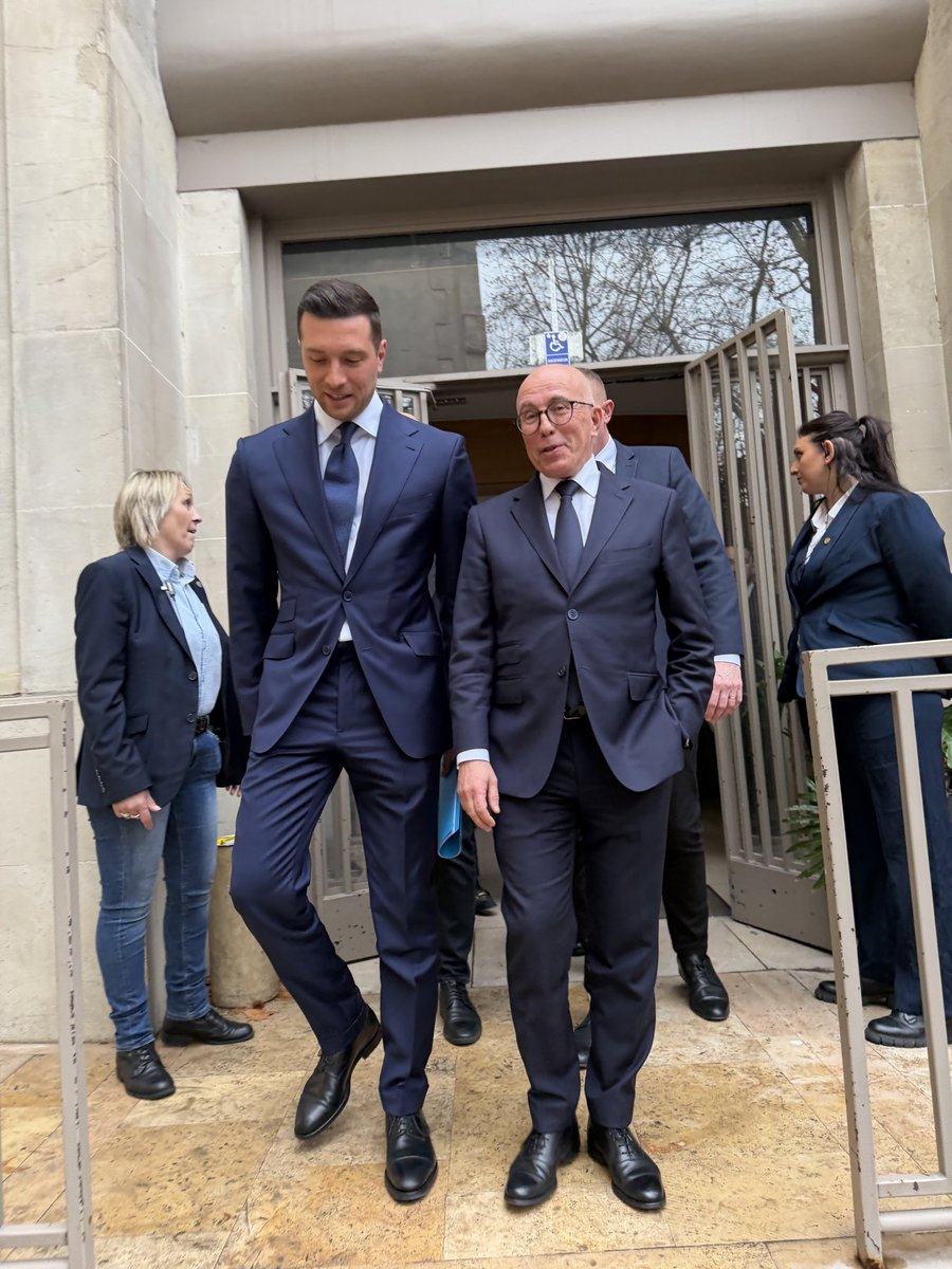 eciotti's tweet photo. Aux côtés de mon ami @J_Bardella pour ses vœux à la presse.
Une année magnifique s’ouvre pour l’alliance UDR-RN faite de victoires avant la grande alternance. https://t.co/cpITxAJdSl