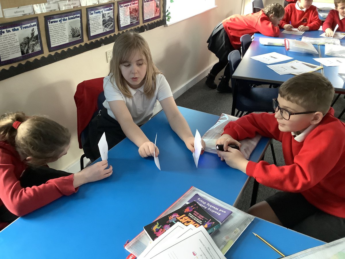 SouthwellClass's tweet photo. In science we have been investigating shadows and making our own funny images. From year 4 we remembered that light only travels in straight lines. @LeasStAndrews https://t.co/zwDQSiTBiI