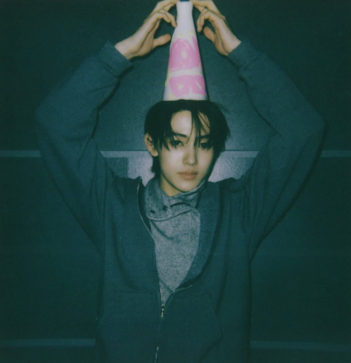 seonghyeonpics's tweet photo. BORN TO BE ALLROUNDER SEONGHYEON

#HappySeonghyeonDay
#EomfulSeventeenYears
#성현이_생일축하드립니다_진짜로 https://t.co/bN7odctS1W
