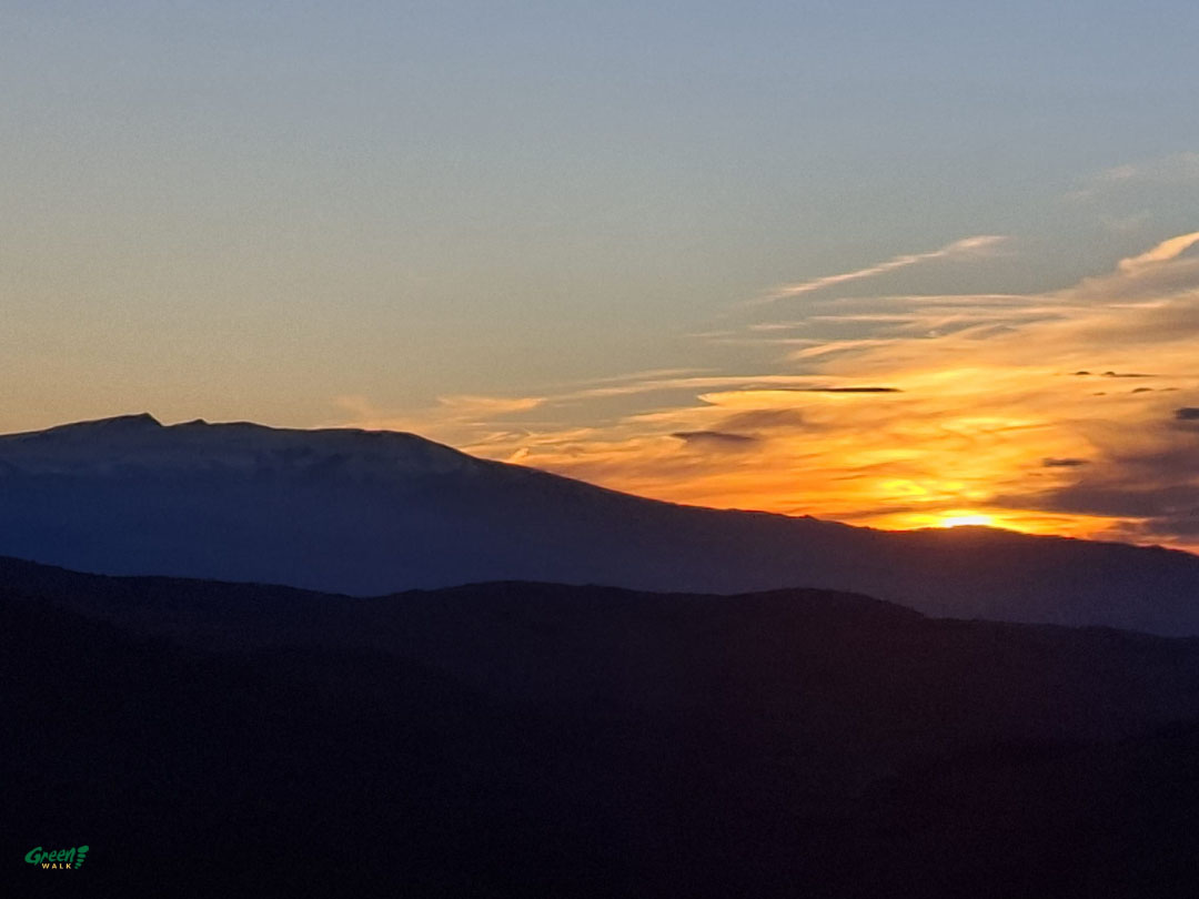 Atardeceres en #sierradeBaza, todo un lujo!!! 😍
Sunsets in #sierradeBaza,  a true luxury

#geoturismo #sierradeBaza #greenwalkes #sunsets #geoturism #ecoturism