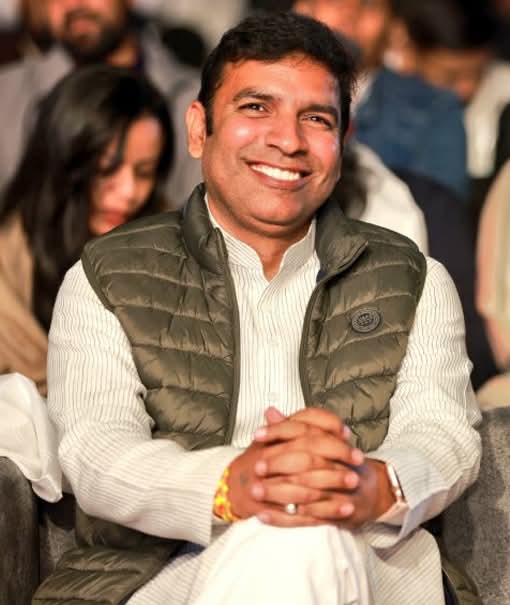 Official_ABhati's tweet photo. अनंत प्रिय बड़े भैया जीवन में मुझे हमेशा एक बड़े भाई के रूप में आशीर्वाद देने वाले आदरणीय श्री दीपक भाटी चोटी वाला जी को जन्मदिन की बहुत-बहुत बधाई शुभकामनाएं मैं ईश्वर से आपके उत्तम स्वास्थ्य एवं दीर्घायु जीवन की कामना करता हूं !🎂

@CHOTIWALA https://t.co/JnVzsv8KzJ