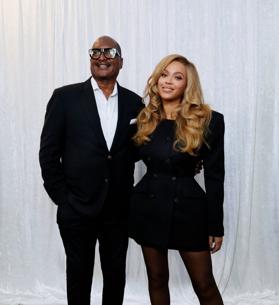 RedMedia_us's tweet image. Matthew Knowles reveals that Beyoncé isn’t driven by money, but by what she can do to make her fans happy and be excellent at her craft while speaking on her Forbes billionaire status with DEADLINE.

"I’ve never heard Beyoncé ever talk about money… It’s always been, ‘How can I…